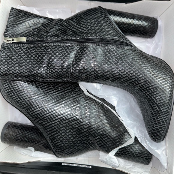 Fashion Nova Ankle Boots - Black Snake Print, Size 7 - Picture 2 of 5